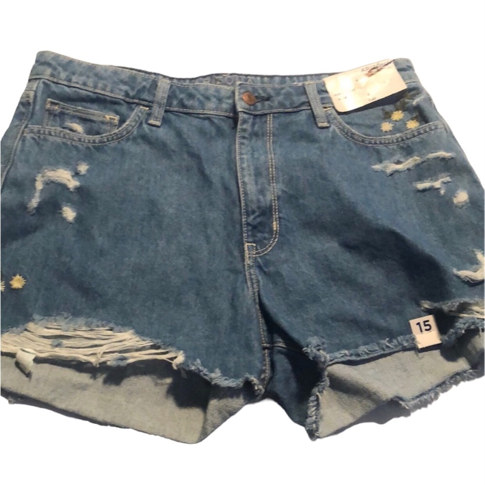 Woman’s hi -rise 15 shorts